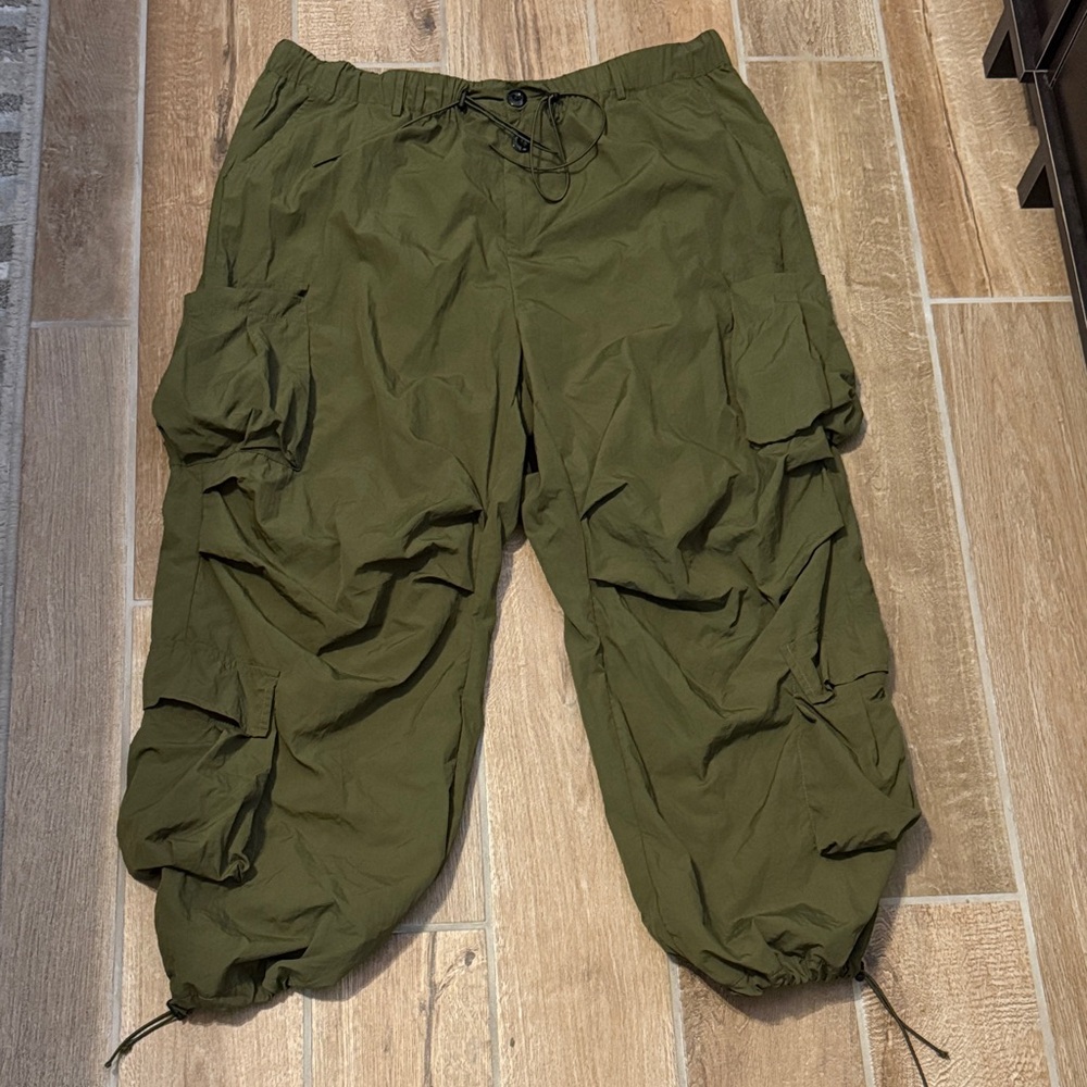 Olive Green Cargo Pants! This color is trending! Love the baggy fit too!